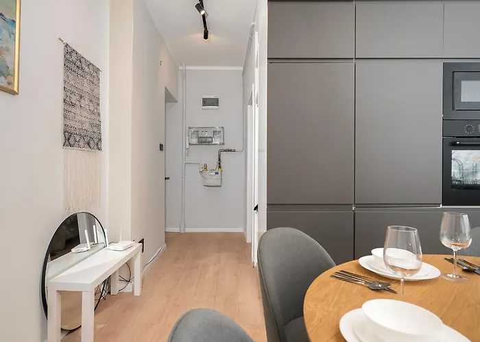 Appartement Lovely Quiet Near Heroes Square By Cavaland