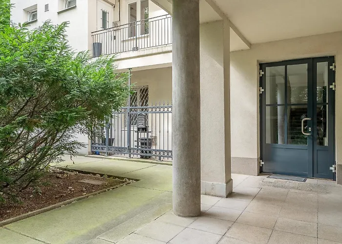 Appartement Lovely Quiet Near Heroes Square By Cavaland *