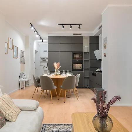 Apartment Lovely Quiet Near Heroes Square By Cavaland