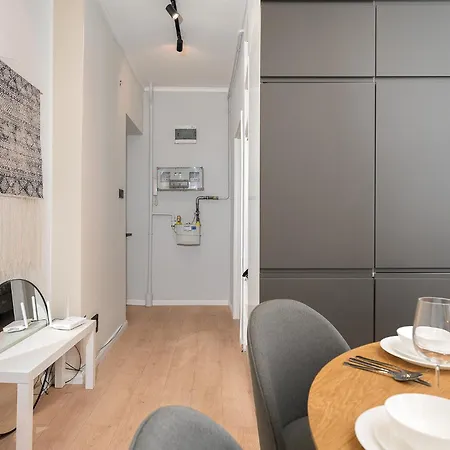 Apartment Lovely Quiet Near Heroes Square By Cavaland