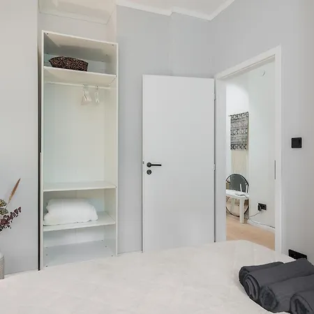Lovely Quiet Near Heroes Square By Cavaland Apartment *