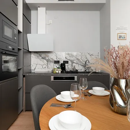 Lovely Quiet Near Heroes Square By Cavaland Apartment *