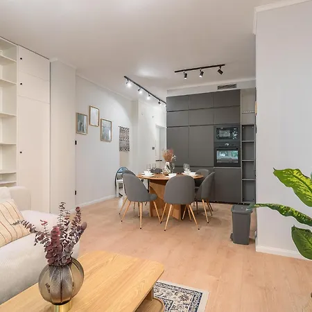 Lovely Quiet Near Heroes Square By Cavaland Apartment