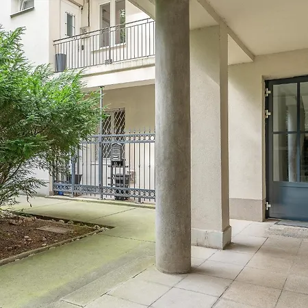 Apartment Lovely Quiet Near Heroes Square By Cavaland *